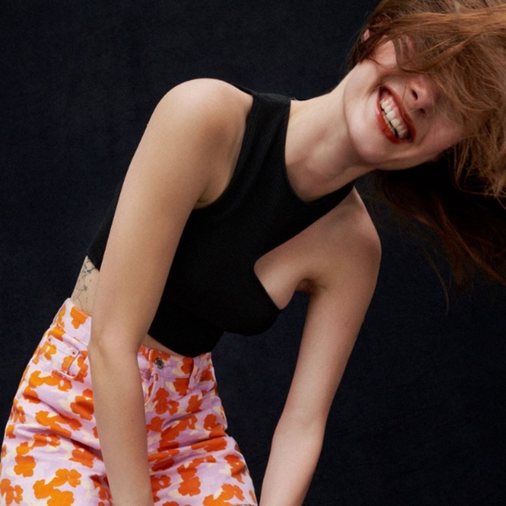 𝗡𝗪𝗧 𝗭𝗮𝗿𝗮 • Cut Out Crop Top - Picture 13 of 17